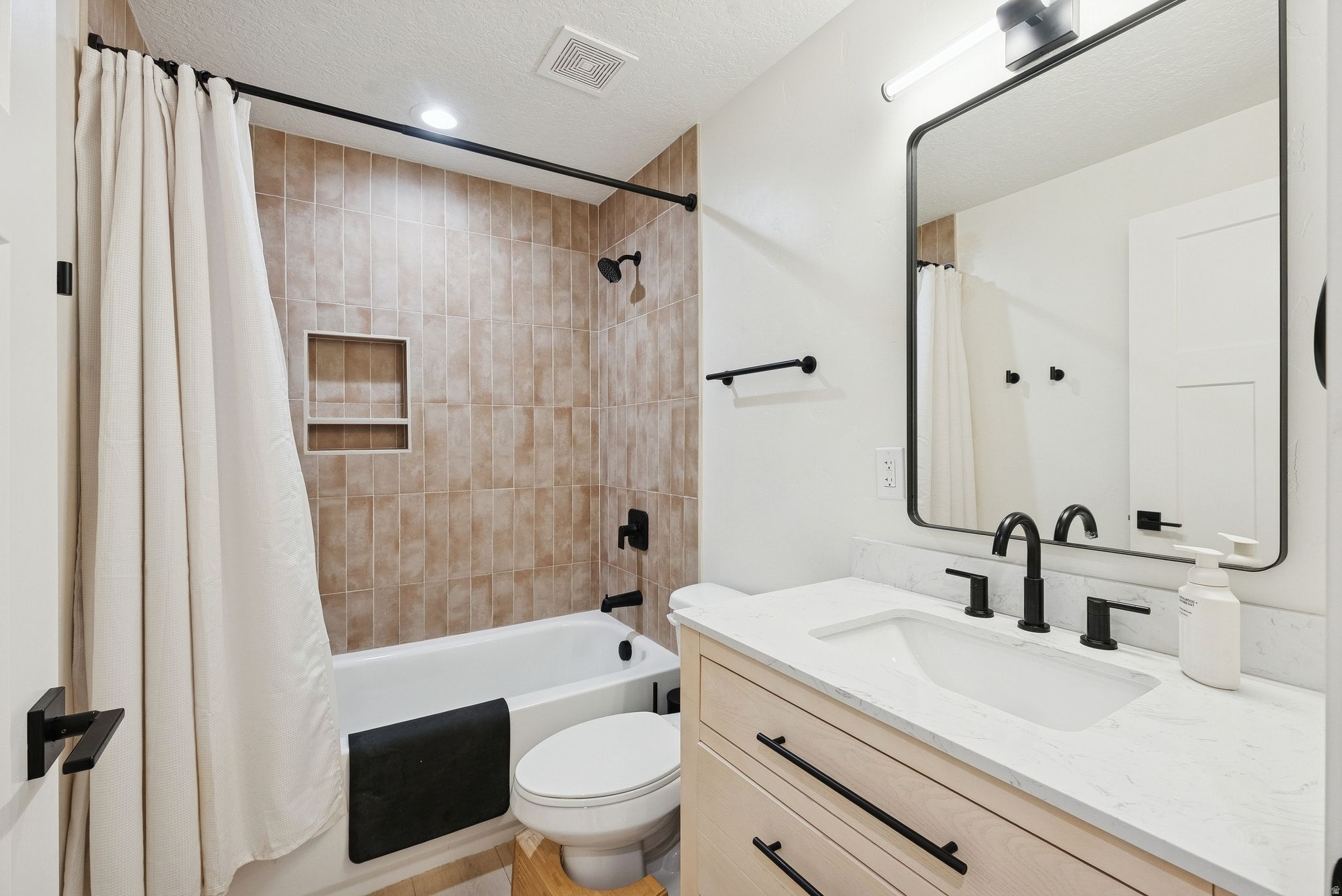 MIT-DEL ESTATES - Residential