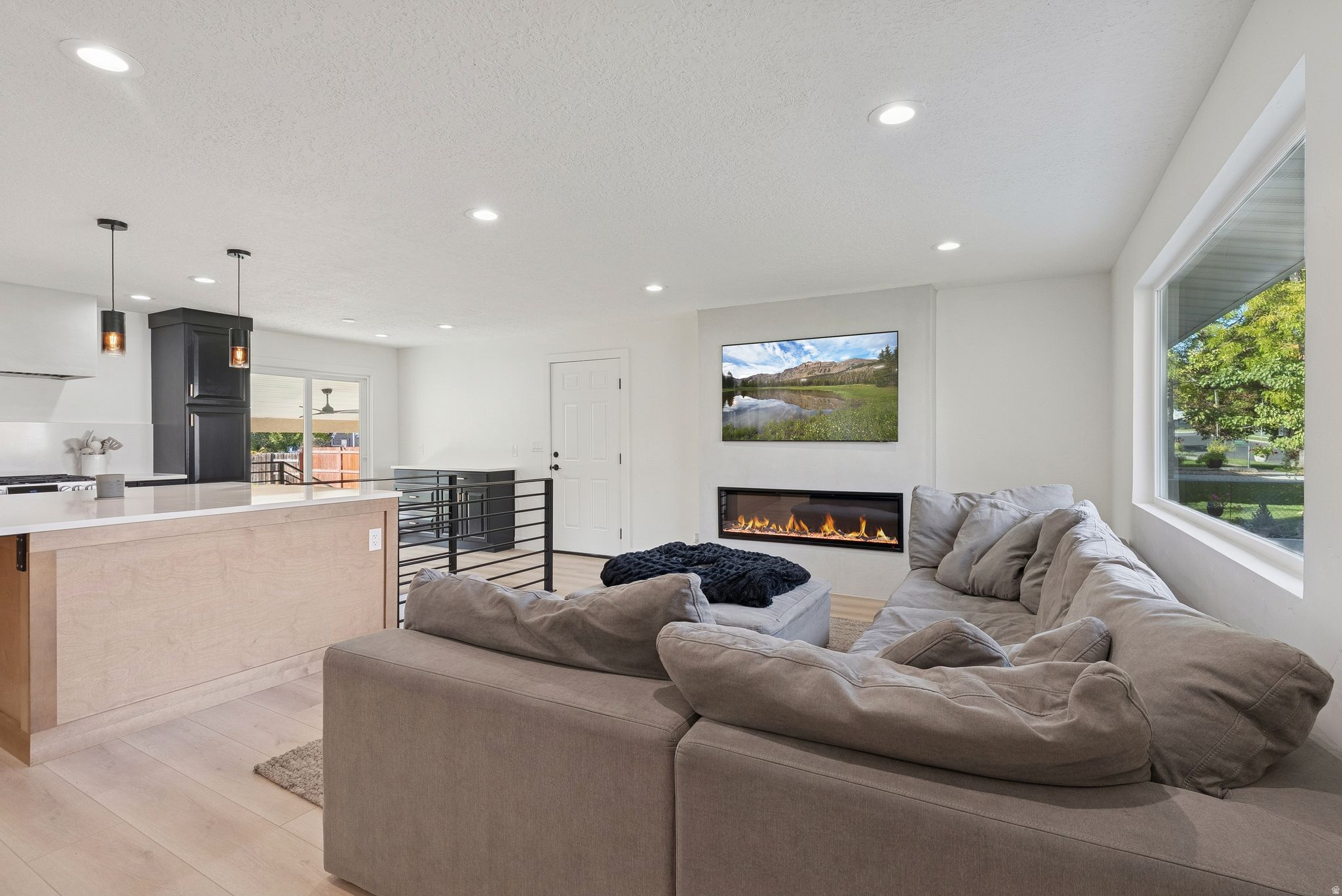 MIT-DEL ESTATES - Residential