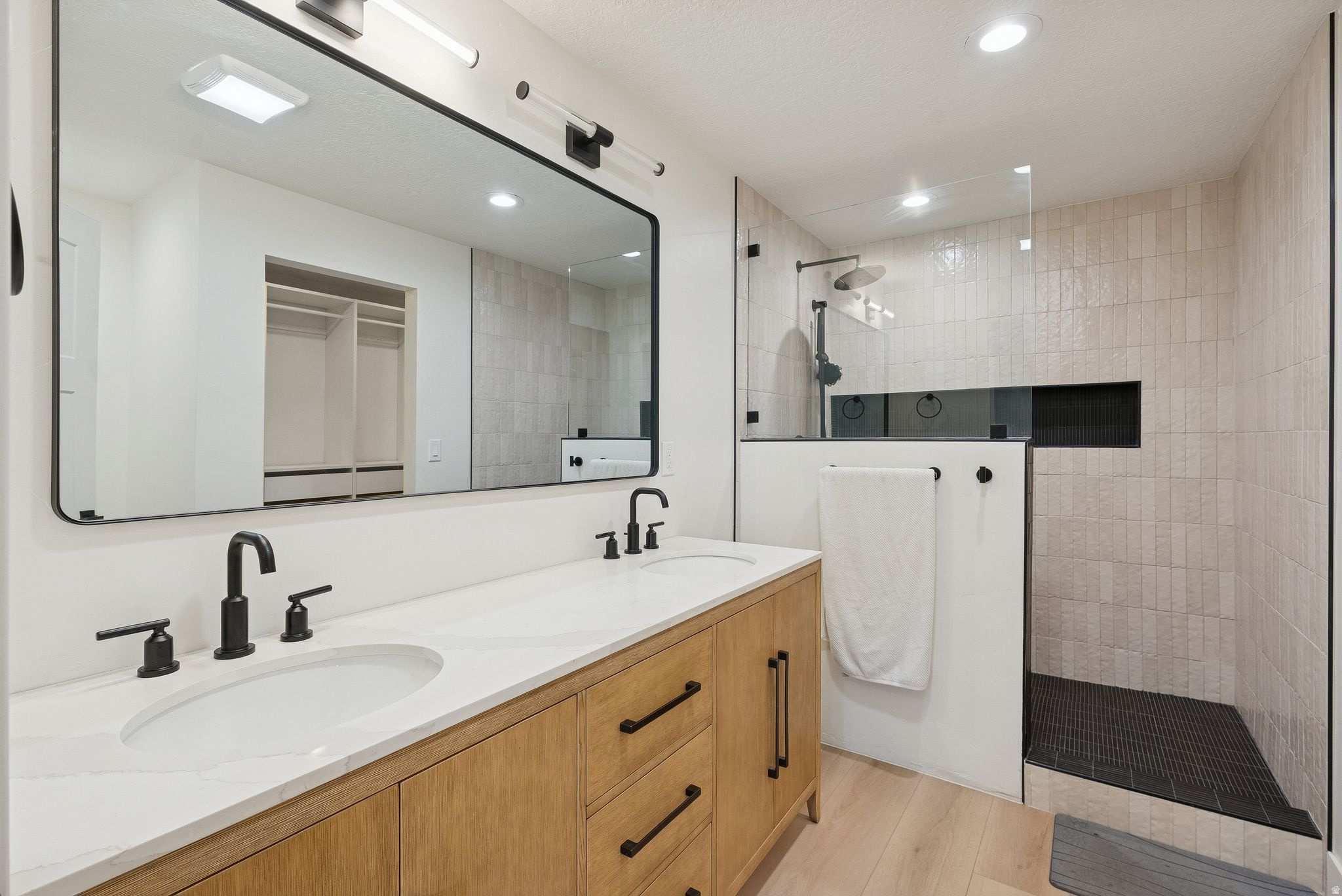 MIT-DEL ESTATES - Residential