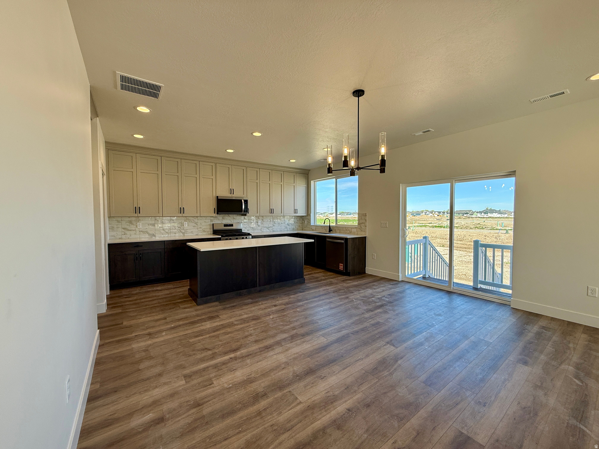 CREEKSIDE AT JDC RANCH - Residential