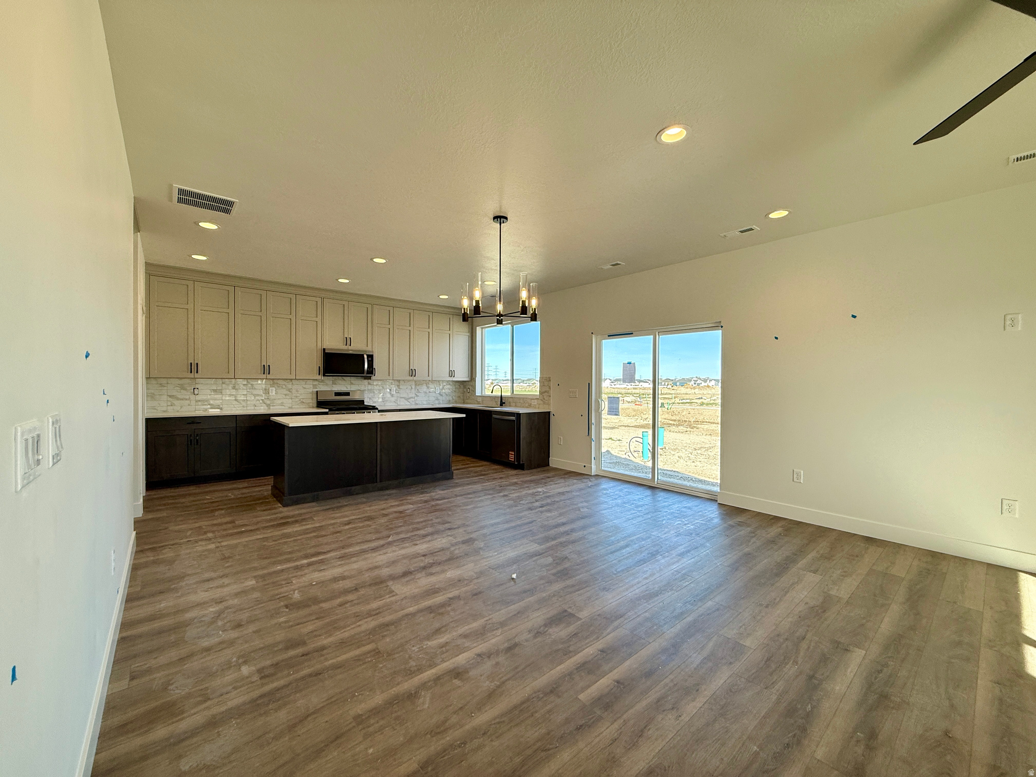 CREEKSIDE AT JDC RANCH - Residential