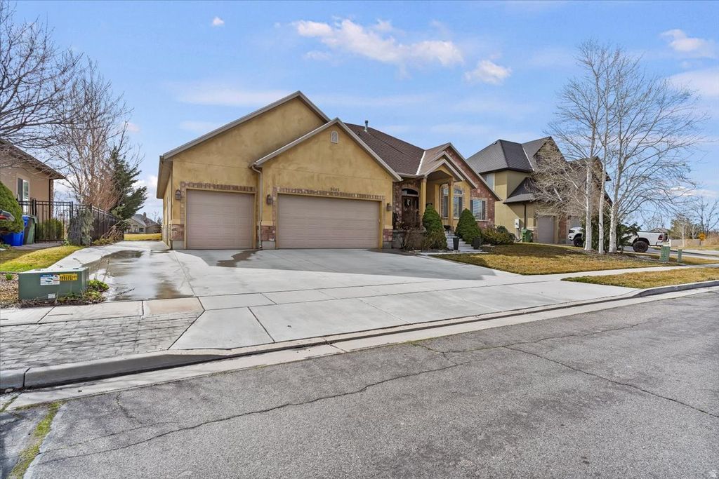 Photo of 3645 W AUGUSTA DR, Syracuse, UT 84075 (MLS # 2142083)