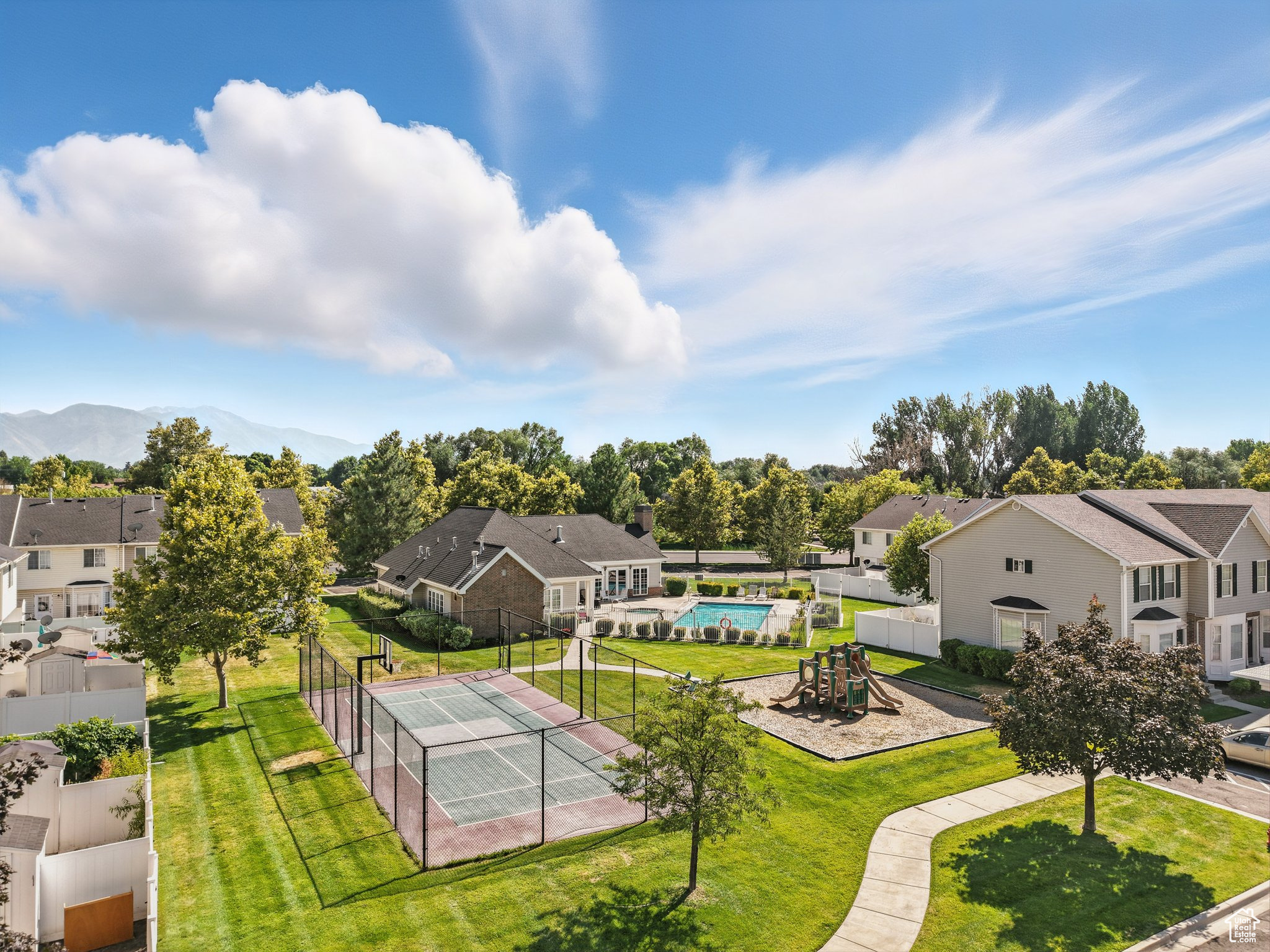 THE WILLOWS - Residential