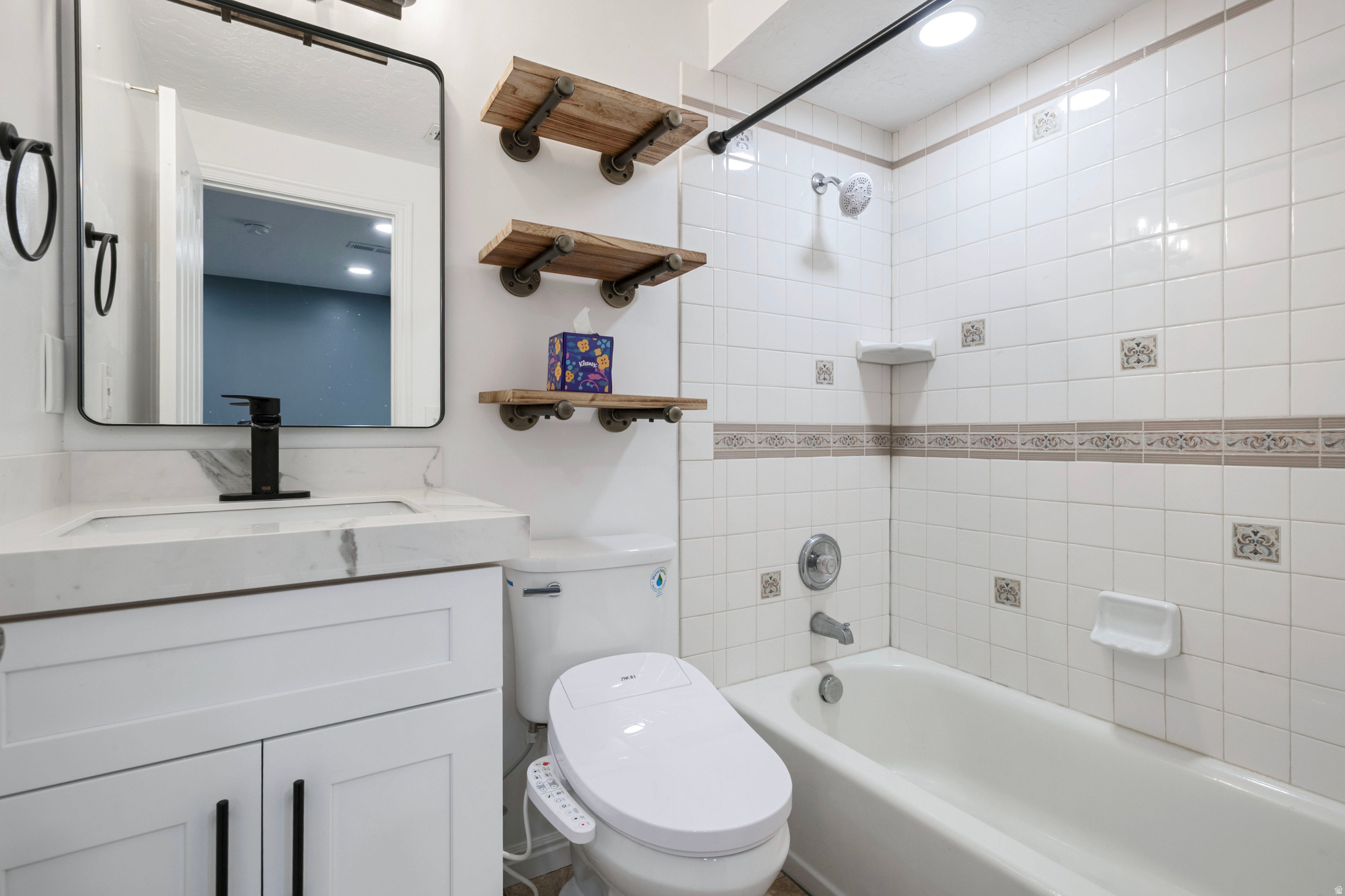 IRON WOOD - Residential