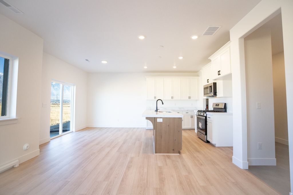 Photo of 1118 N 1020 W, Salem, UT 84653 (MLS # 2138342)