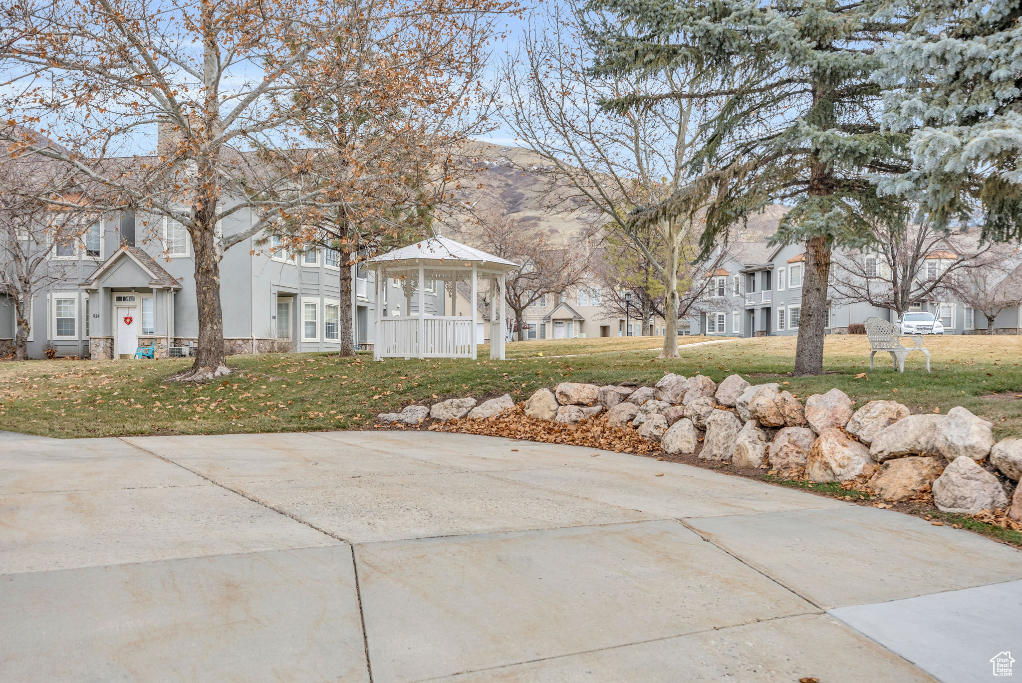 COURTYARD AT PAGES LANE - Residential