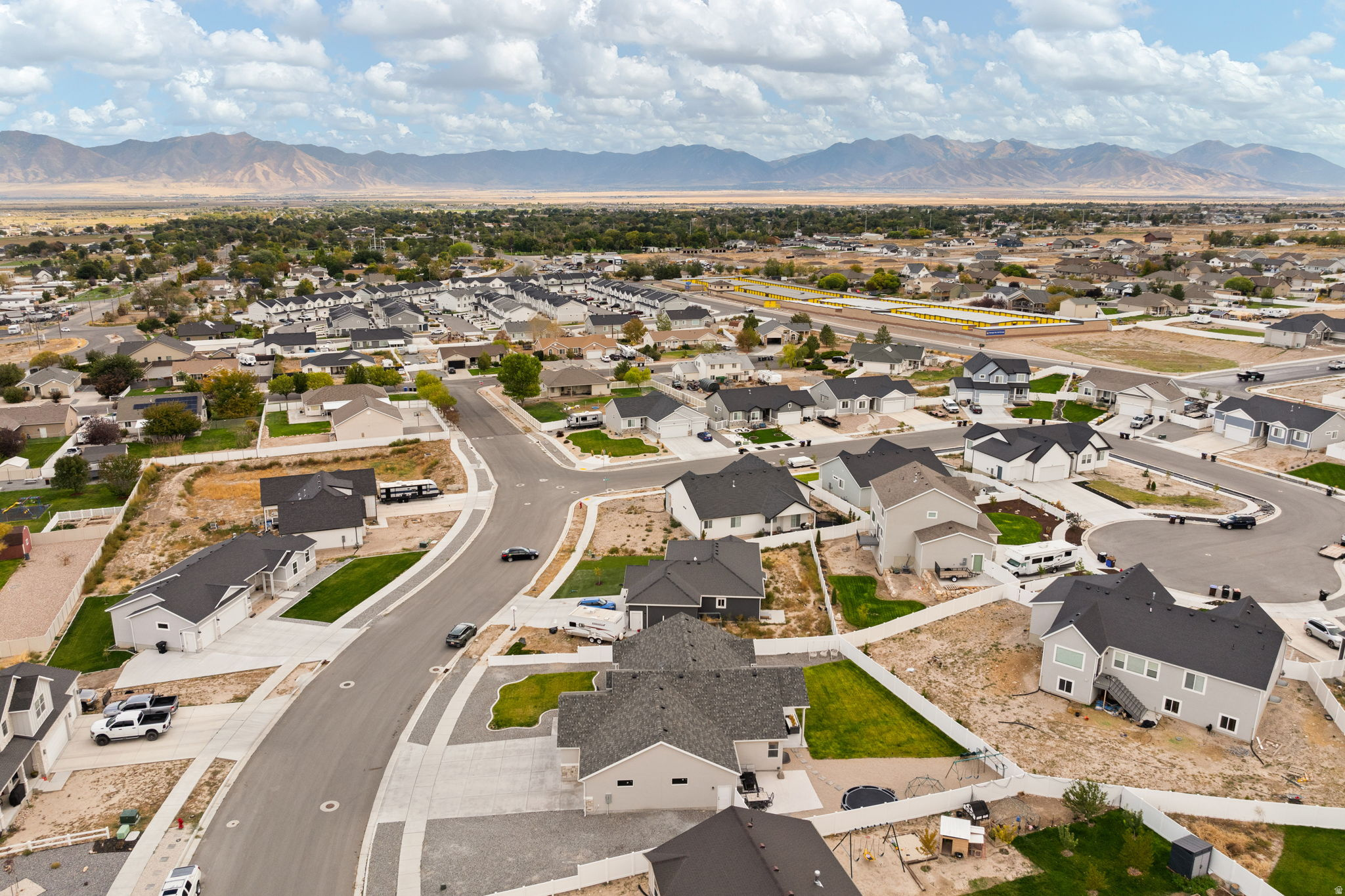 HAWTHORNE ESTATES - Residential