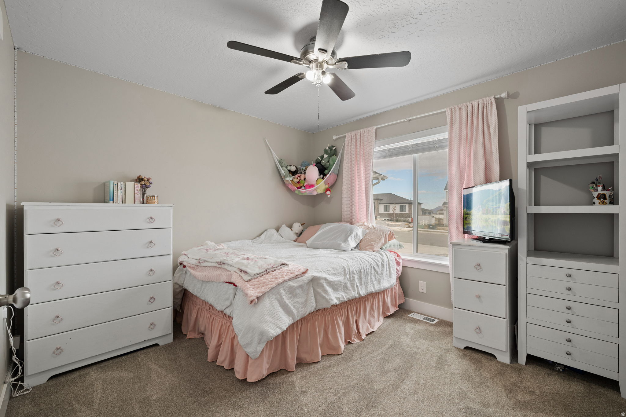 HAWTHORNE ESTATES - Residential