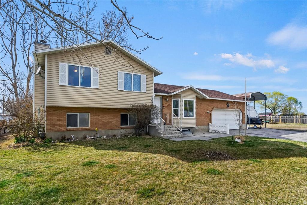 Photo of 5035 S 6150 W, Hooper, UT 84315 (MLS # 2144144)