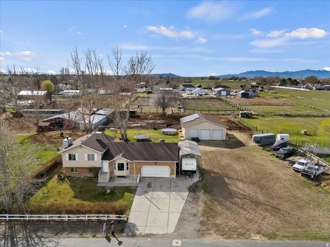 Photo of 5035 S 6150 W, Hooper, UT 84315 (MLS # 2144144)