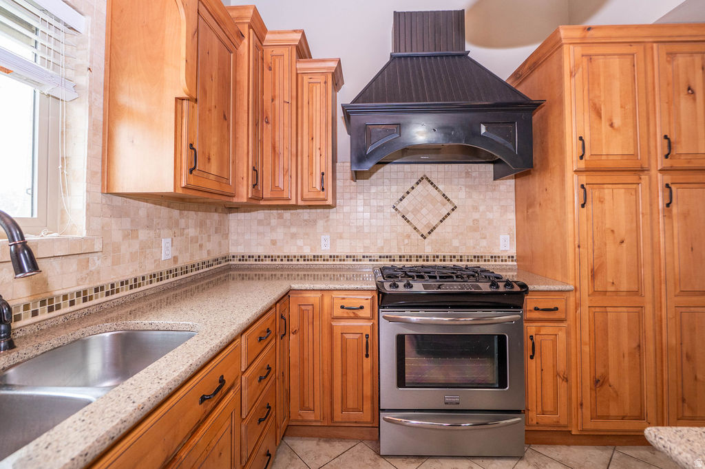 Main image without alt text