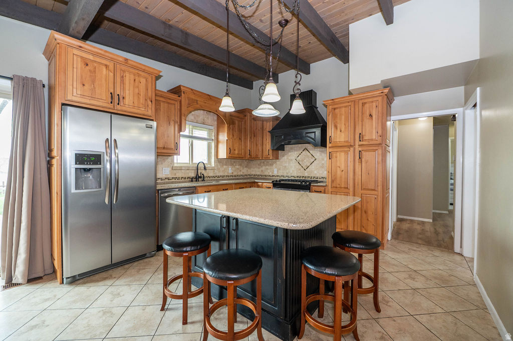 Main image without alt text