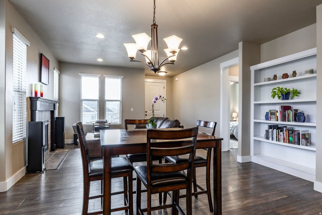 Photo of 1977 E REDSHOULDER DR N, Layton, UT 84040 (MLS # 2149273)