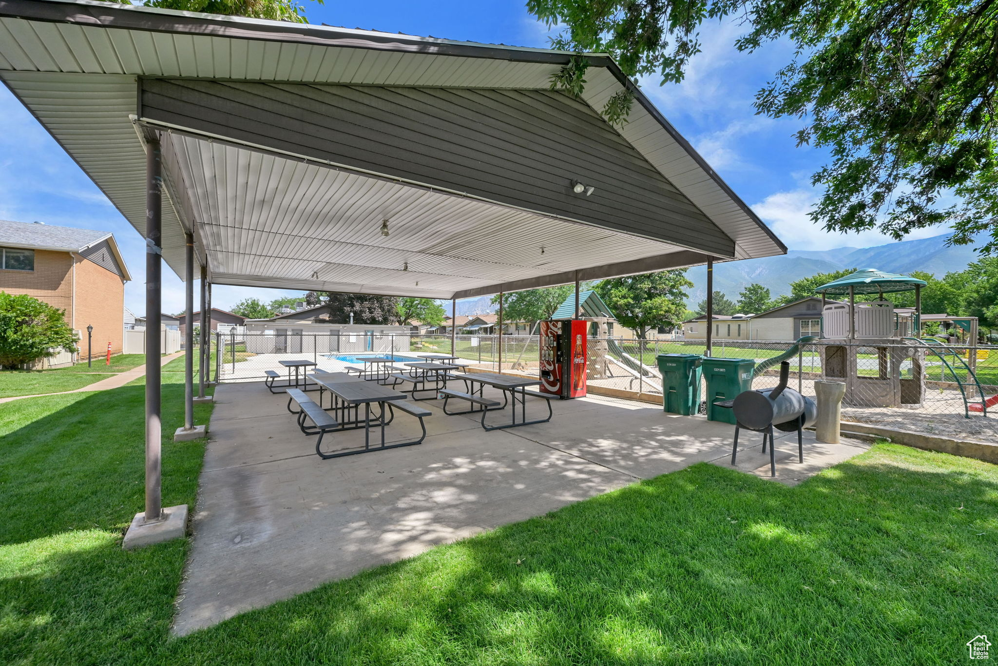 EMERALD HILLS - Residential
