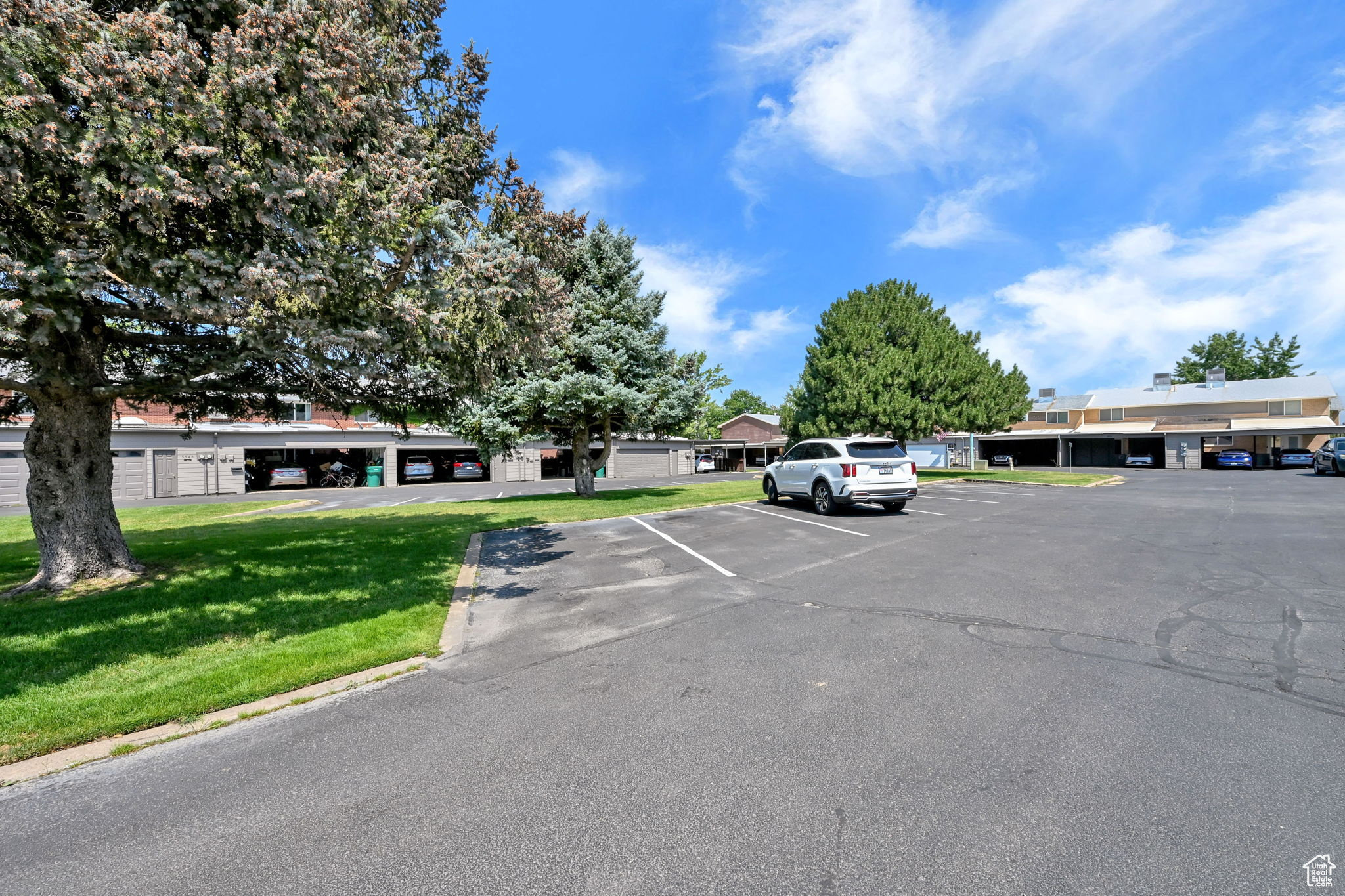 EMERALD HILLS - Residential