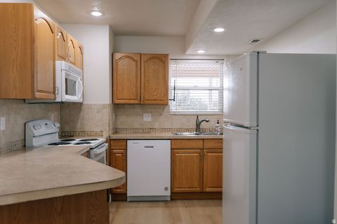 Tiny photo for 3066 S KINGS COURT LN, Washington, UT 84780 (MLS # 2132448)