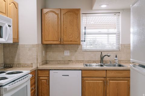Tiny photo for 3066 S KINGS COURT LN, Washington, UT 84780 (MLS # 2132448)