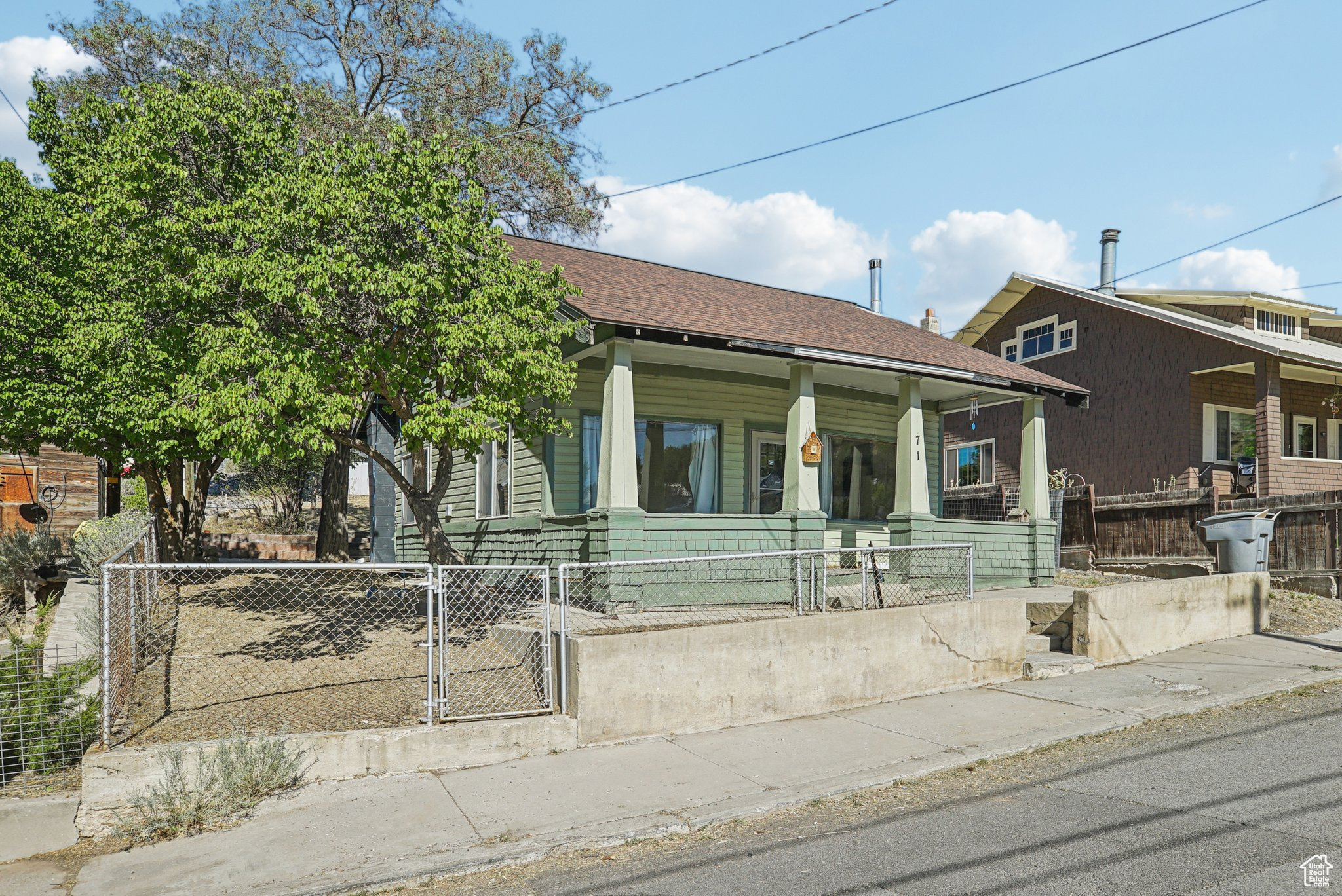 Main image without alt text