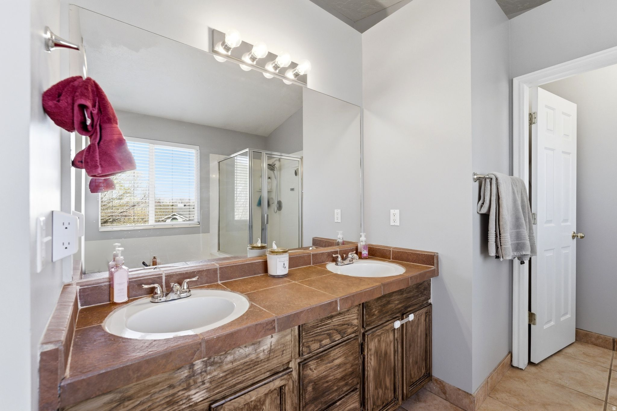 GOLDEN MEADOWS - Residential