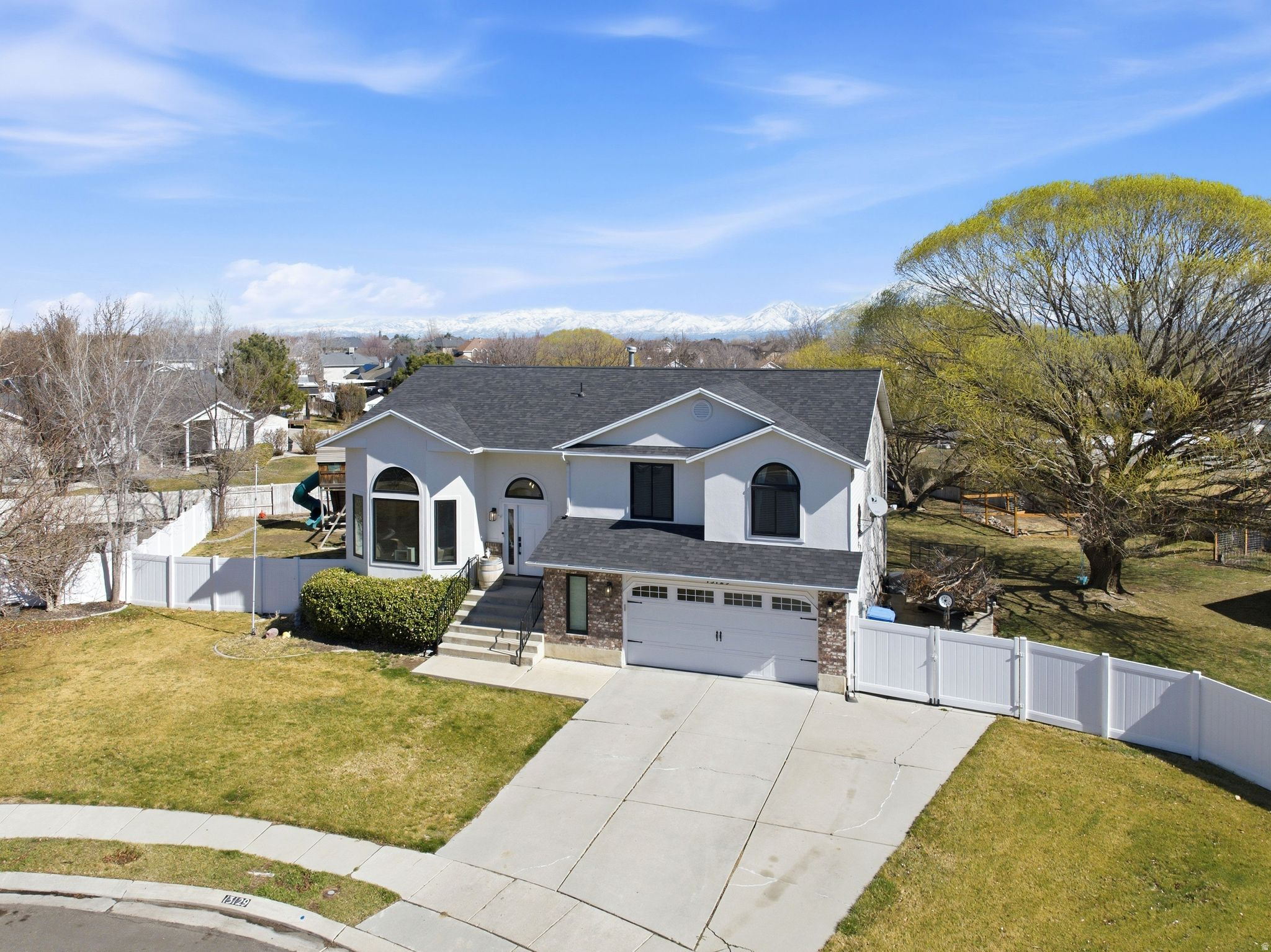 GOLDEN MEADOWS - Residential