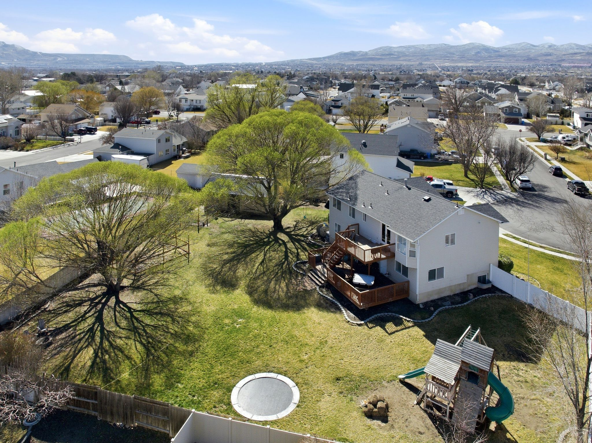 GOLDEN MEADOWS - Residential