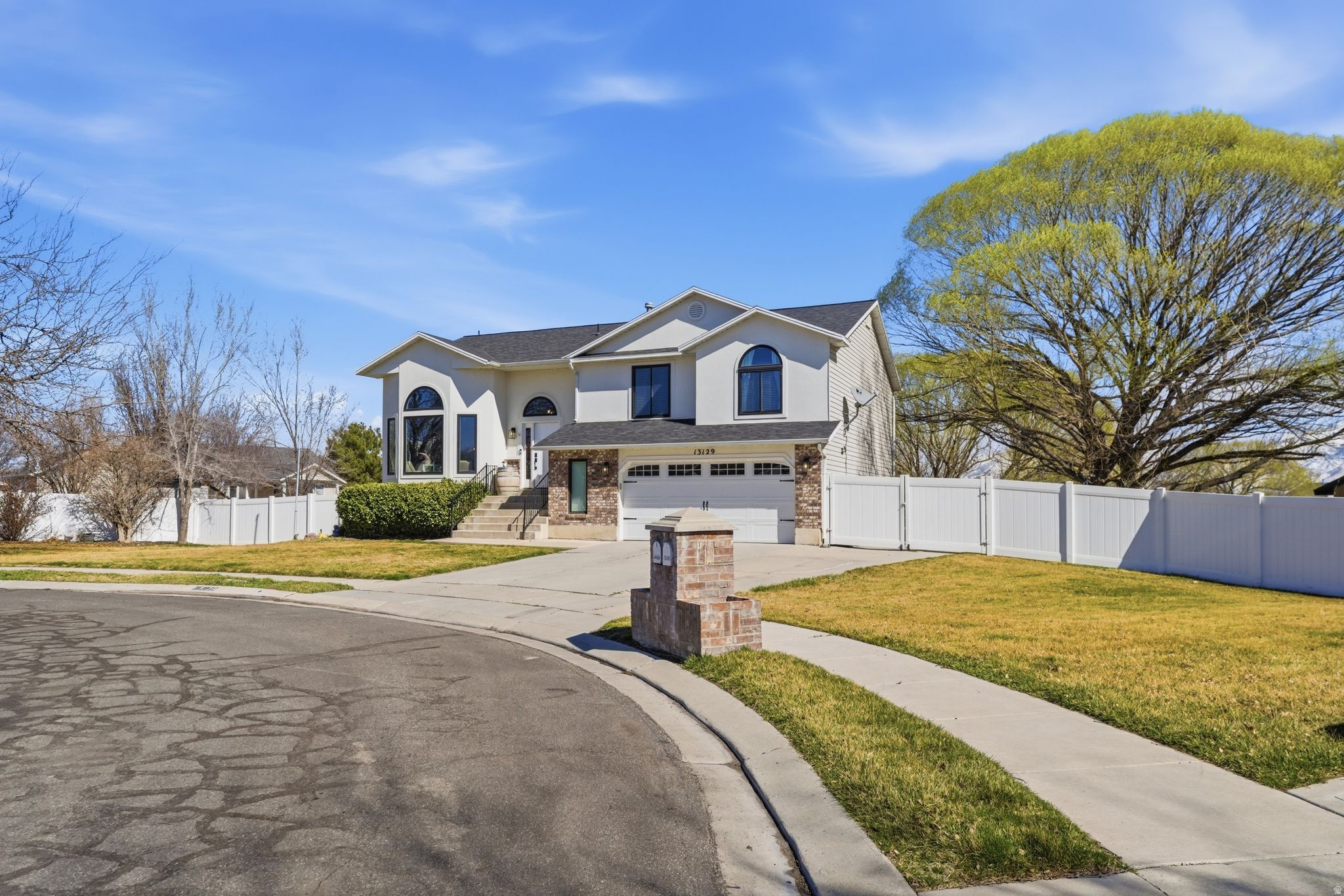 GOLDEN MEADOWS - Residential