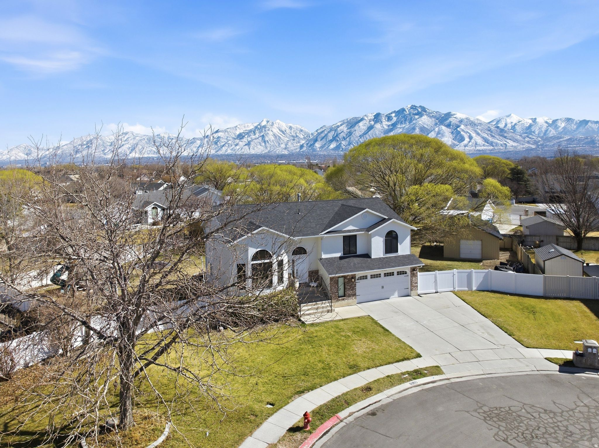 GOLDEN MEADOWS - Residential