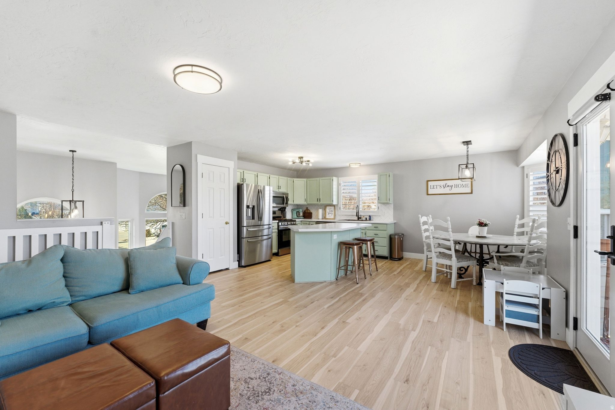 GOLDEN MEADOWS - Residential