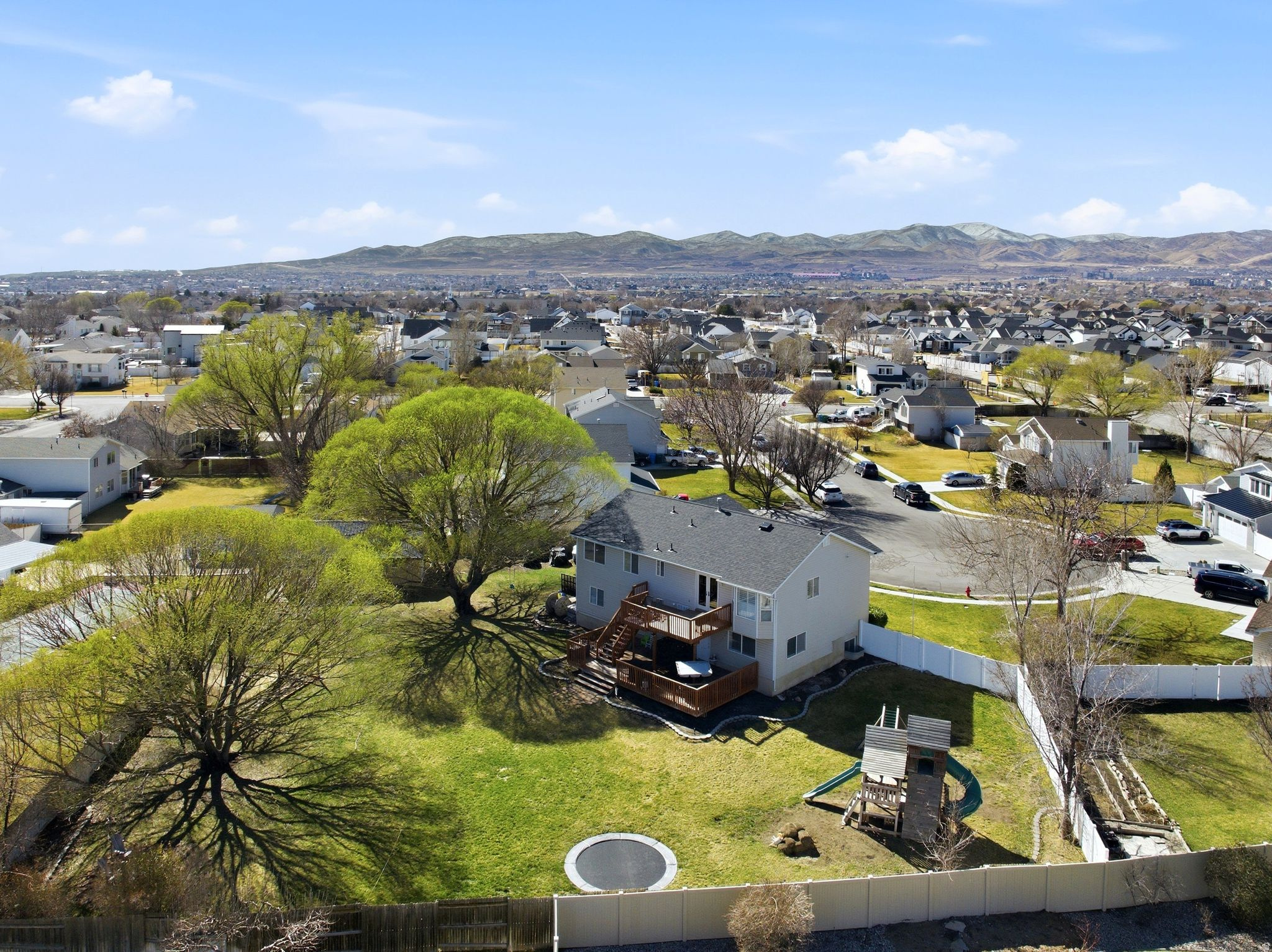 GOLDEN MEADOWS - Residential