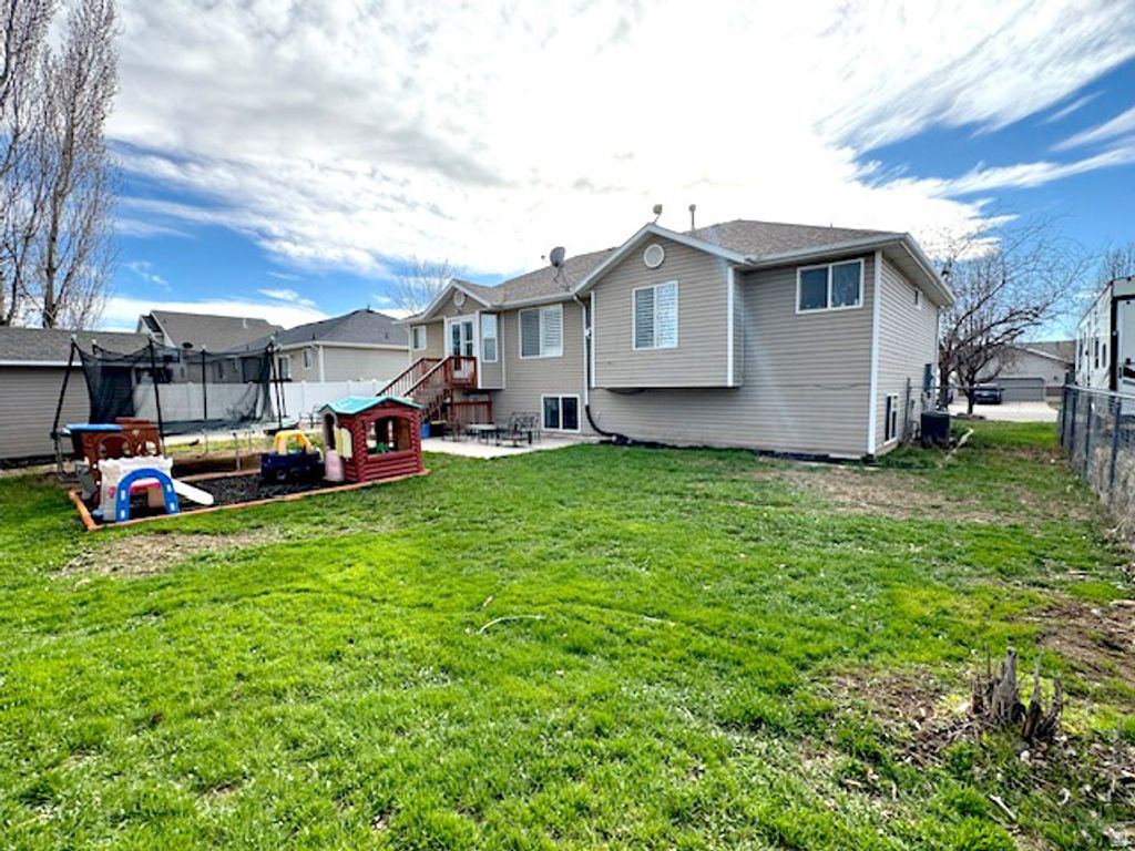 Photo of 1926 N 2530 W, Clinton, UT 84015 (MLS # 2143382)