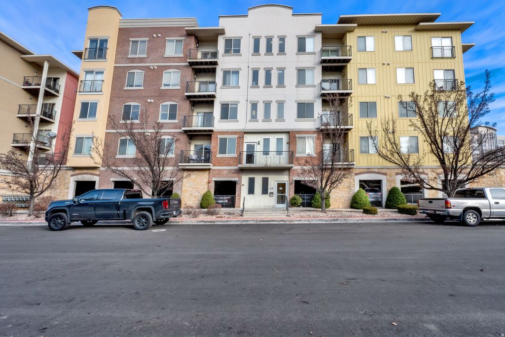 Photo of 165 W ALBION VILLAGE WAY #202, Sandy, UT 84070 (MLS # 2127672)