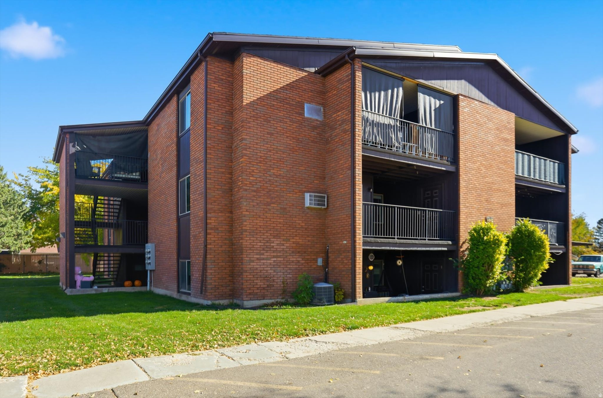 NORTHPOINT CONDOMINI - Residential