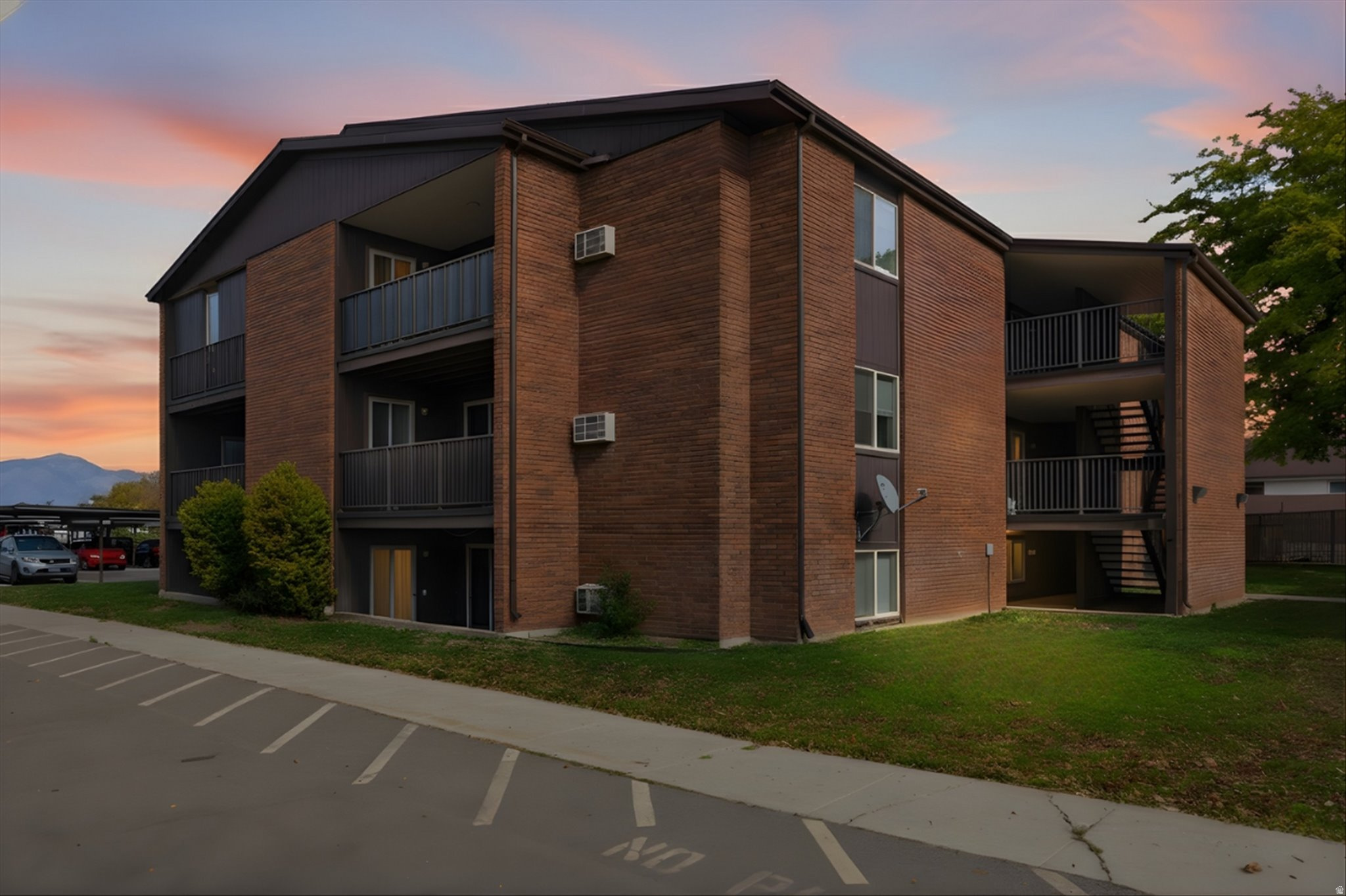 NORTHPOINT CONDOMINI - Residential