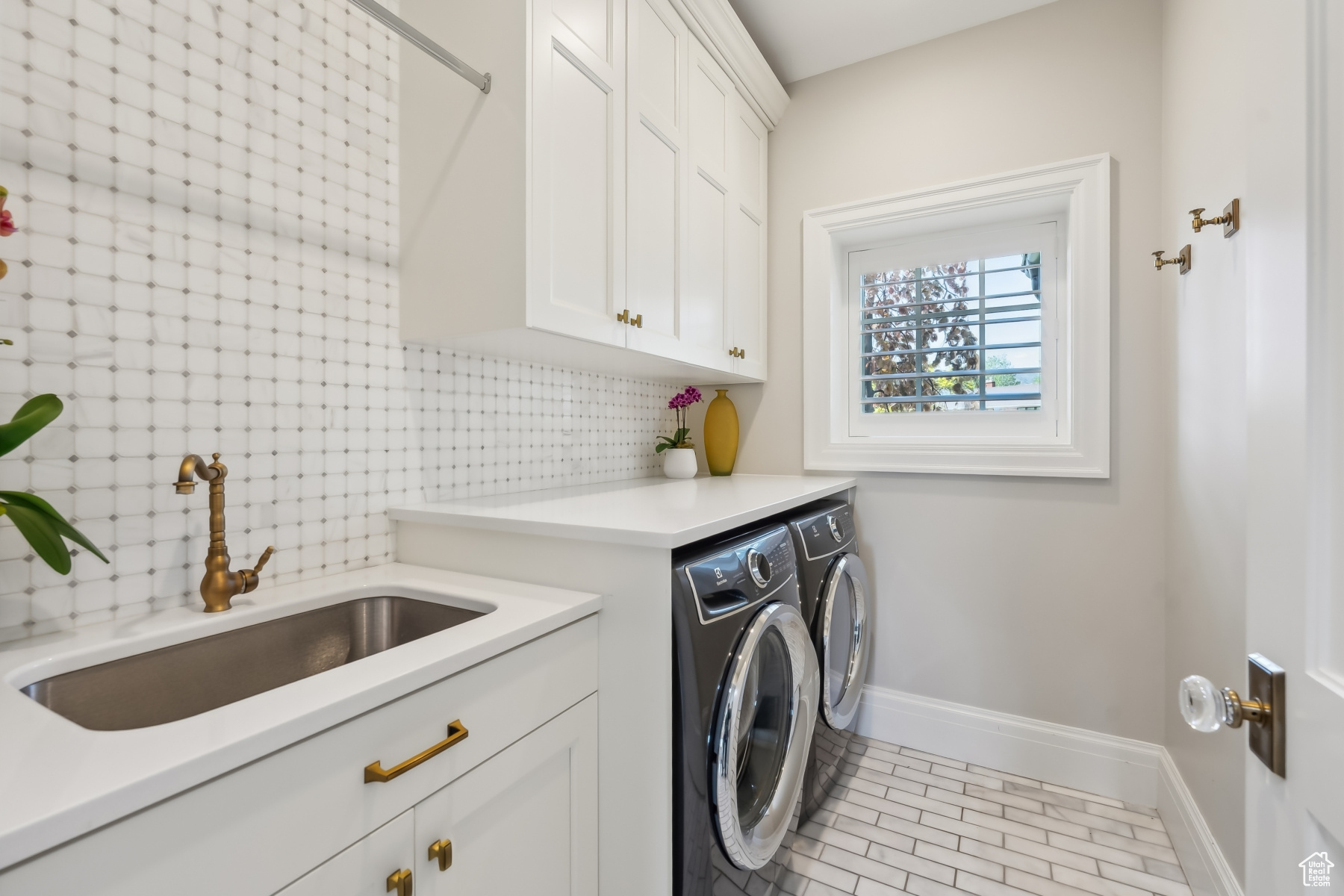 Salt Lake City, Utah 84108, United States, 4 Bedrooms Bedrooms, ,3 BathroomsBathrooms,Residential,Pending,130493