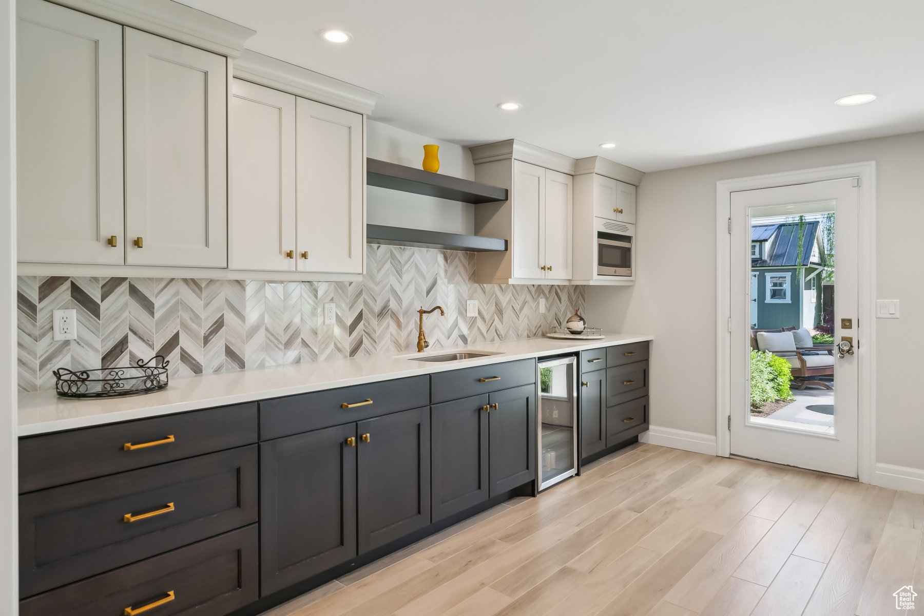 Salt Lake City, Utah 84108, United States, 4 Bedrooms Bedrooms, ,3 BathroomsBathrooms,Residential,Pending,130493