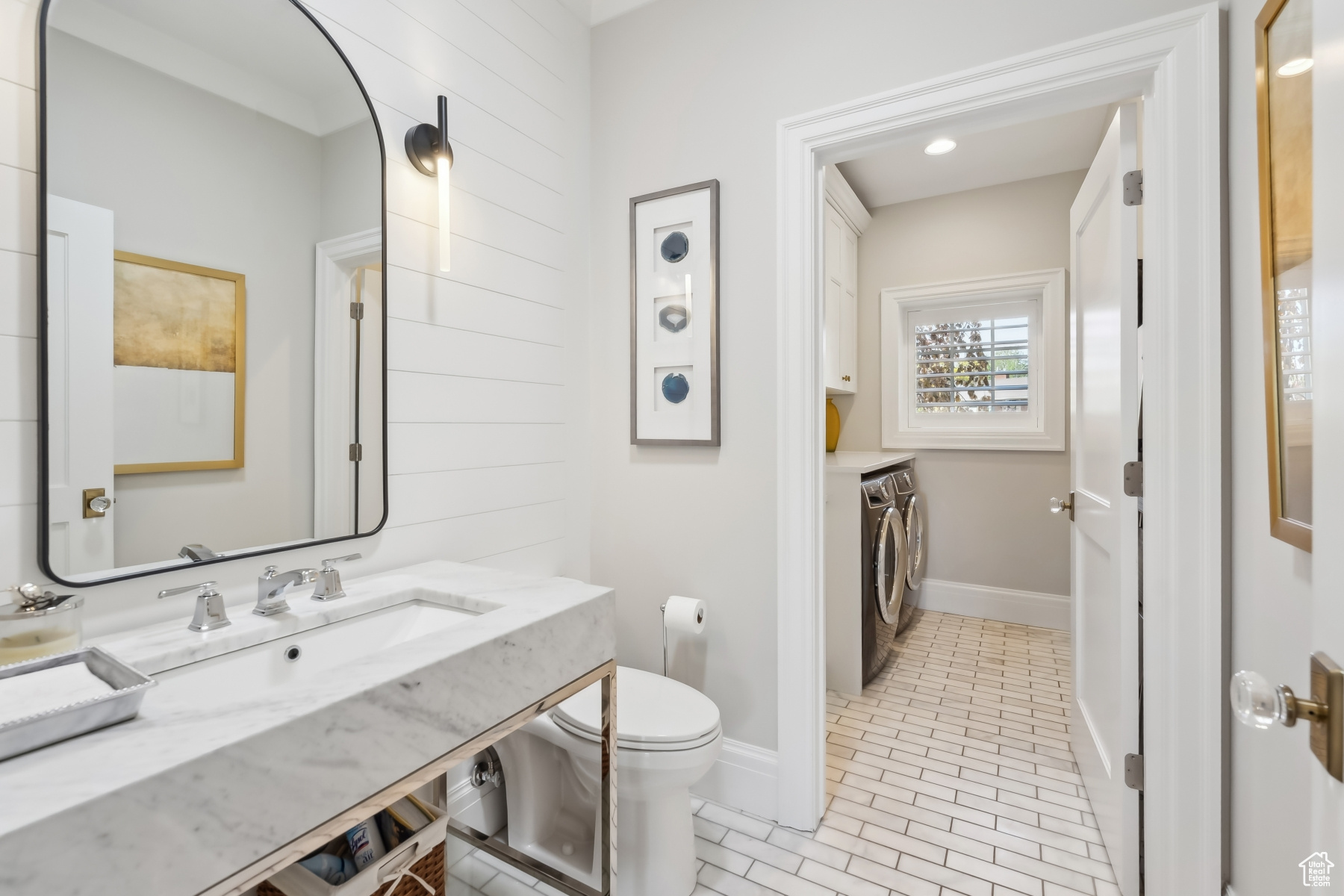 Salt Lake City, Utah 84108, United States, 4 Bedrooms Bedrooms, ,3 BathroomsBathrooms,Residential,Pending,130493