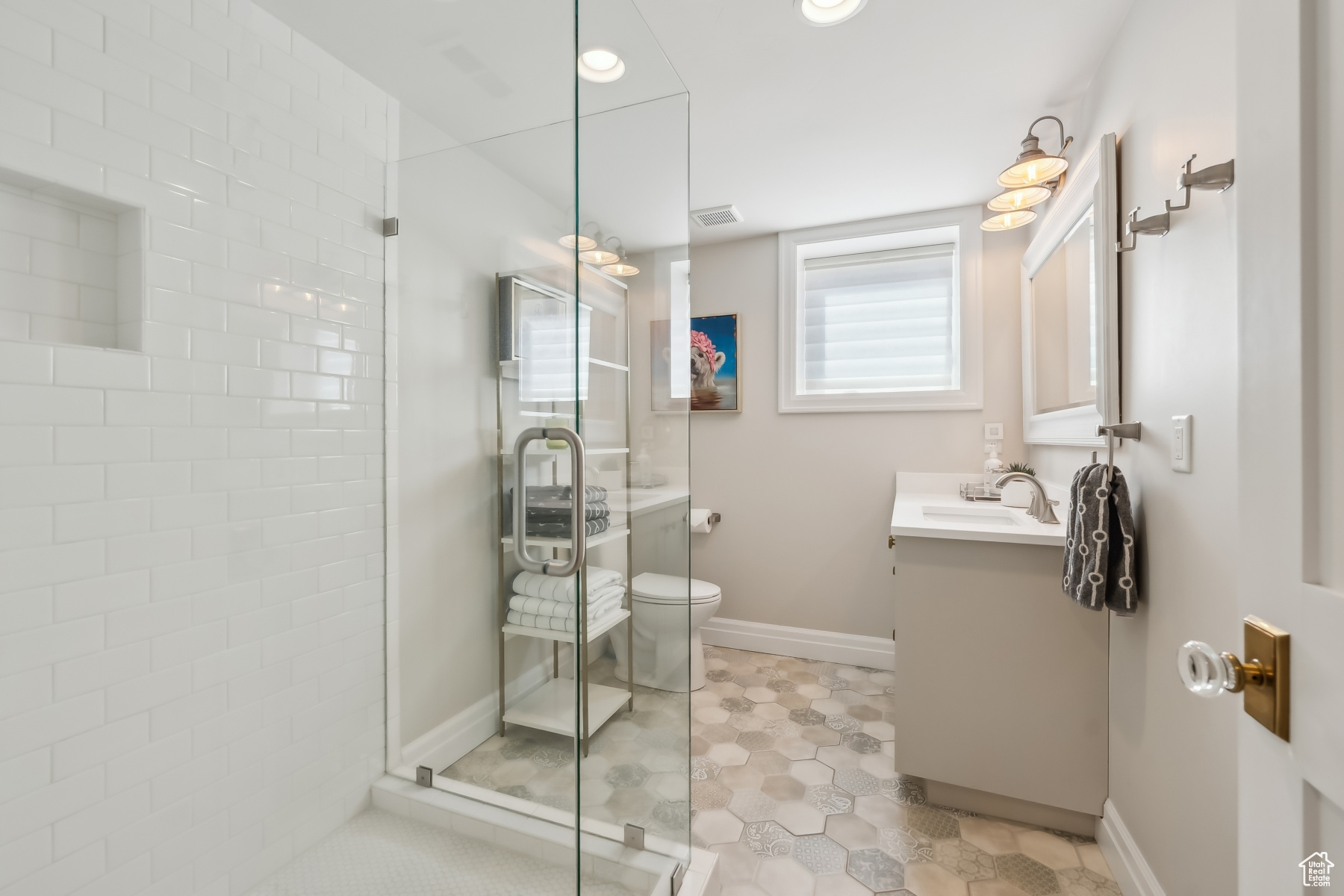 Salt Lake City, Utah 84108, United States, 4 Bedrooms Bedrooms, ,3 BathroomsBathrooms,Residential,Pending,130493