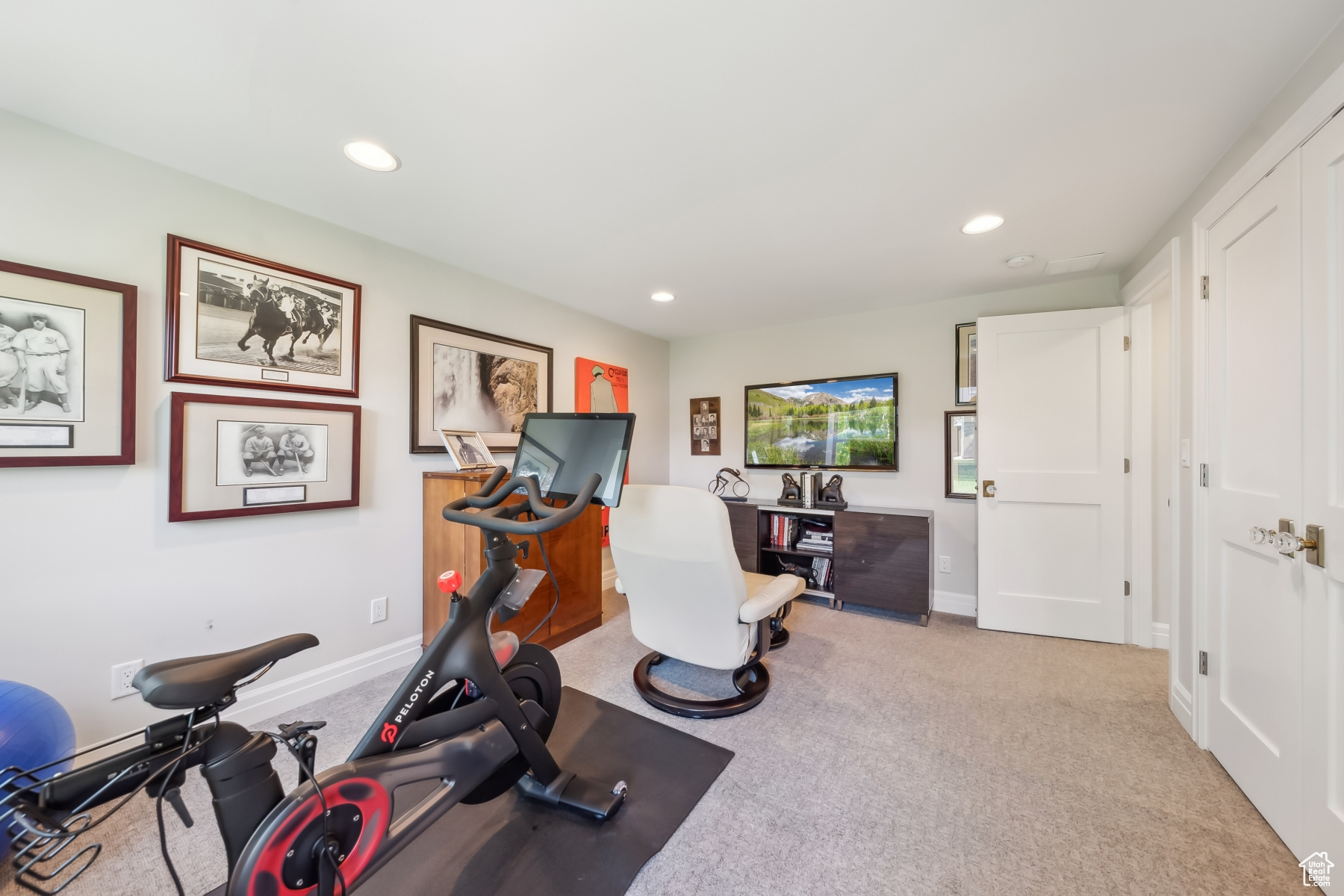 Salt Lake City, Utah 84108, United States, 4 Bedrooms Bedrooms, ,3 BathroomsBathrooms,Residential,Pending,130493