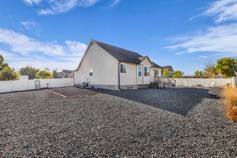 Tiny photo for 1373 N 2700 W, Clinton, UT 84015 (MLS # 2151098)