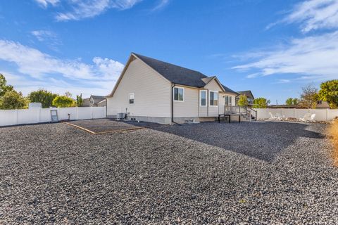 Tiny photo for 1373 N 2700 W, Clinton, UT 84015 (MLS # 2151098)