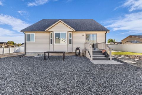 Tiny photo for 1373 N 2700 W, Clinton, UT 84015 (MLS # 2151098)