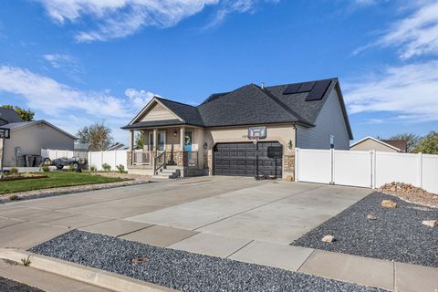 Tiny photo for 1373 N 2700 W, Clinton, UT 84015 (MLS # 2151098)