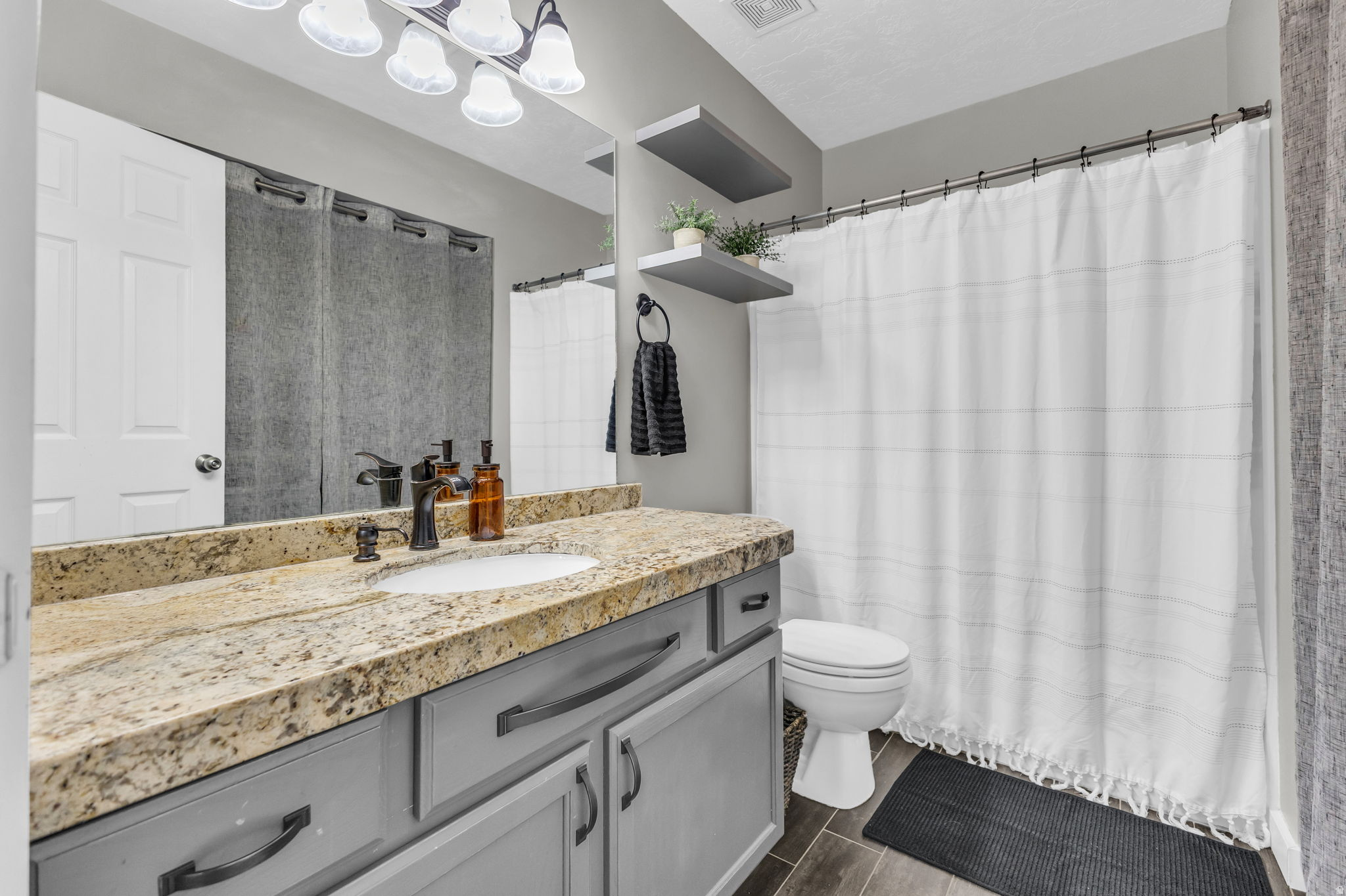 LEXINGTON ESTATES PH - Residential