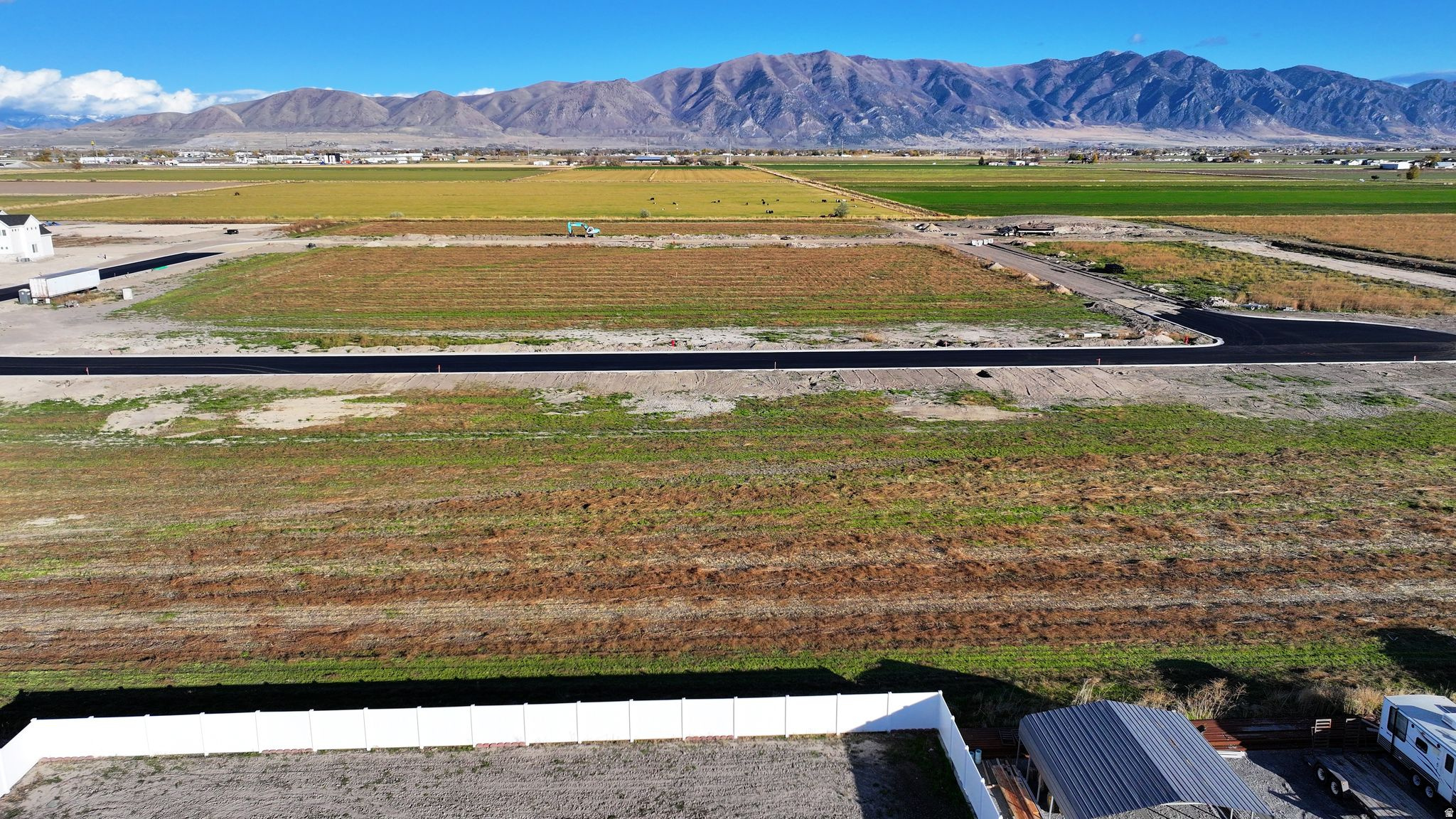 BECKAMS EDGE PHASE 5 - Land