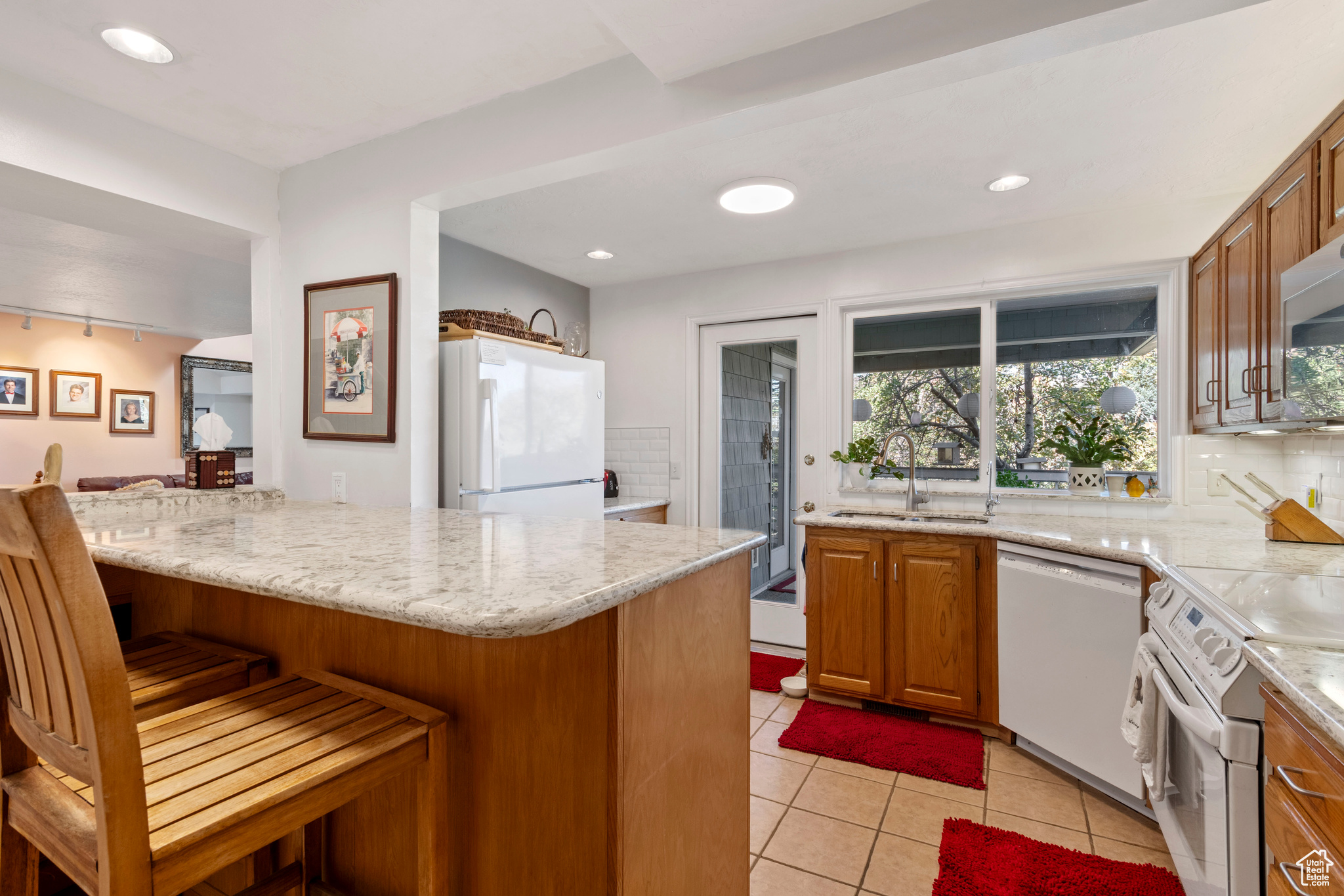 HIGH POINTE - Residential