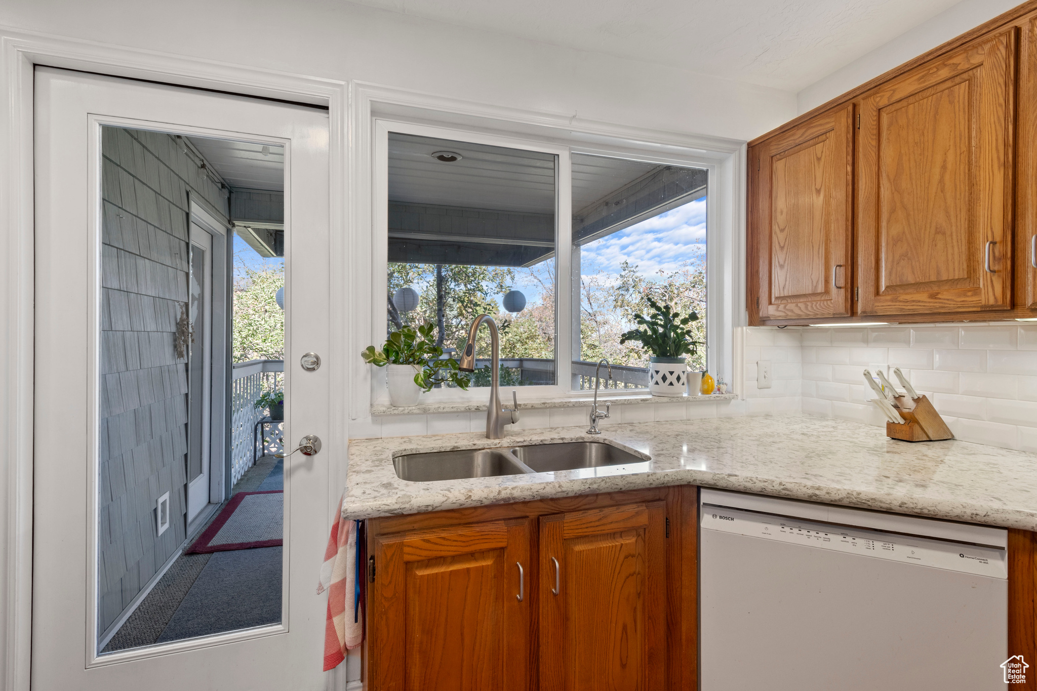 HIGH POINTE - Residential