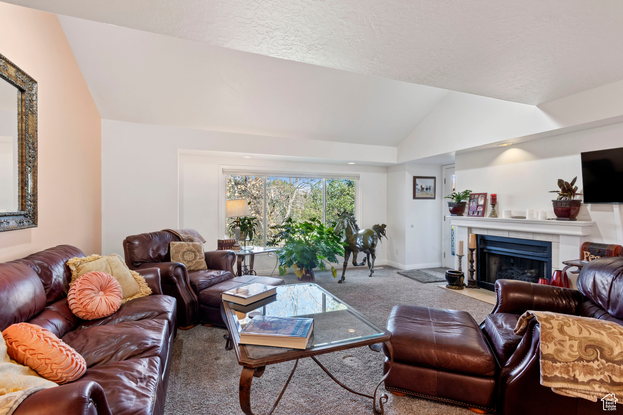 HIGH POINTE - Residential
