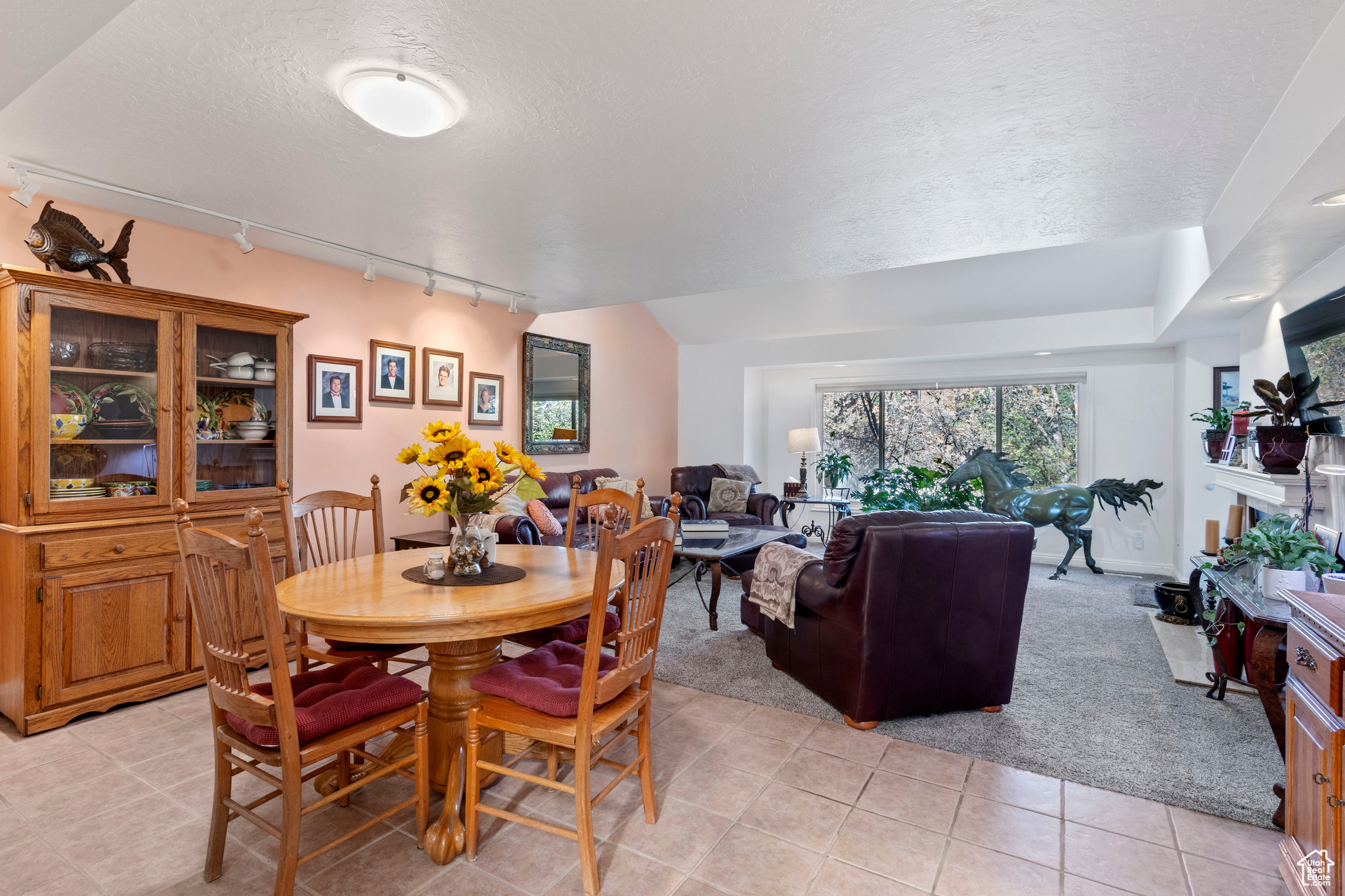 HIGH POINTE - Residential