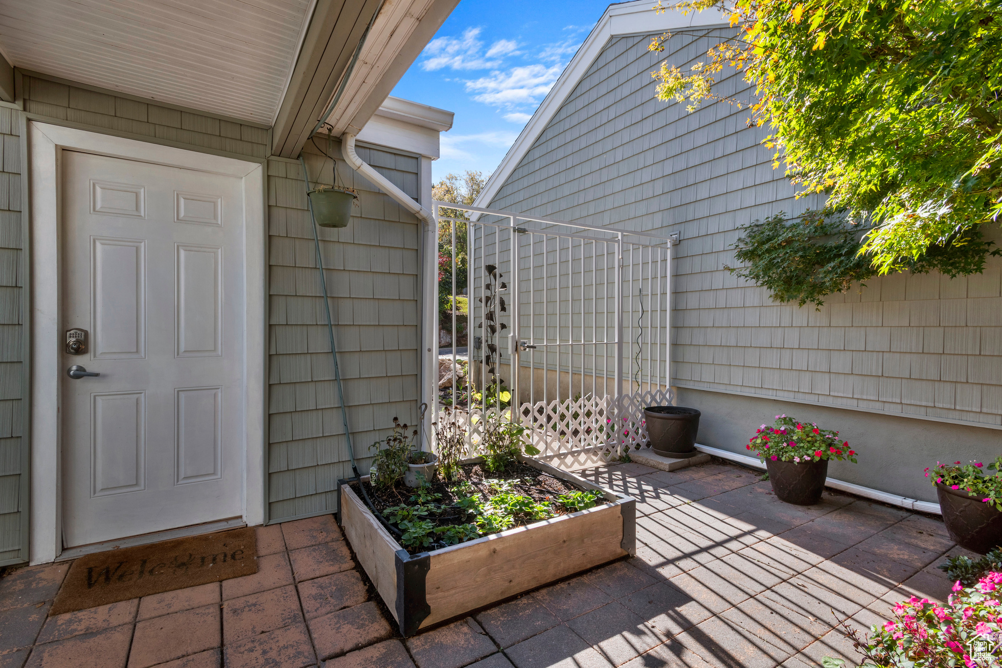 HIGH POINTE - Residential