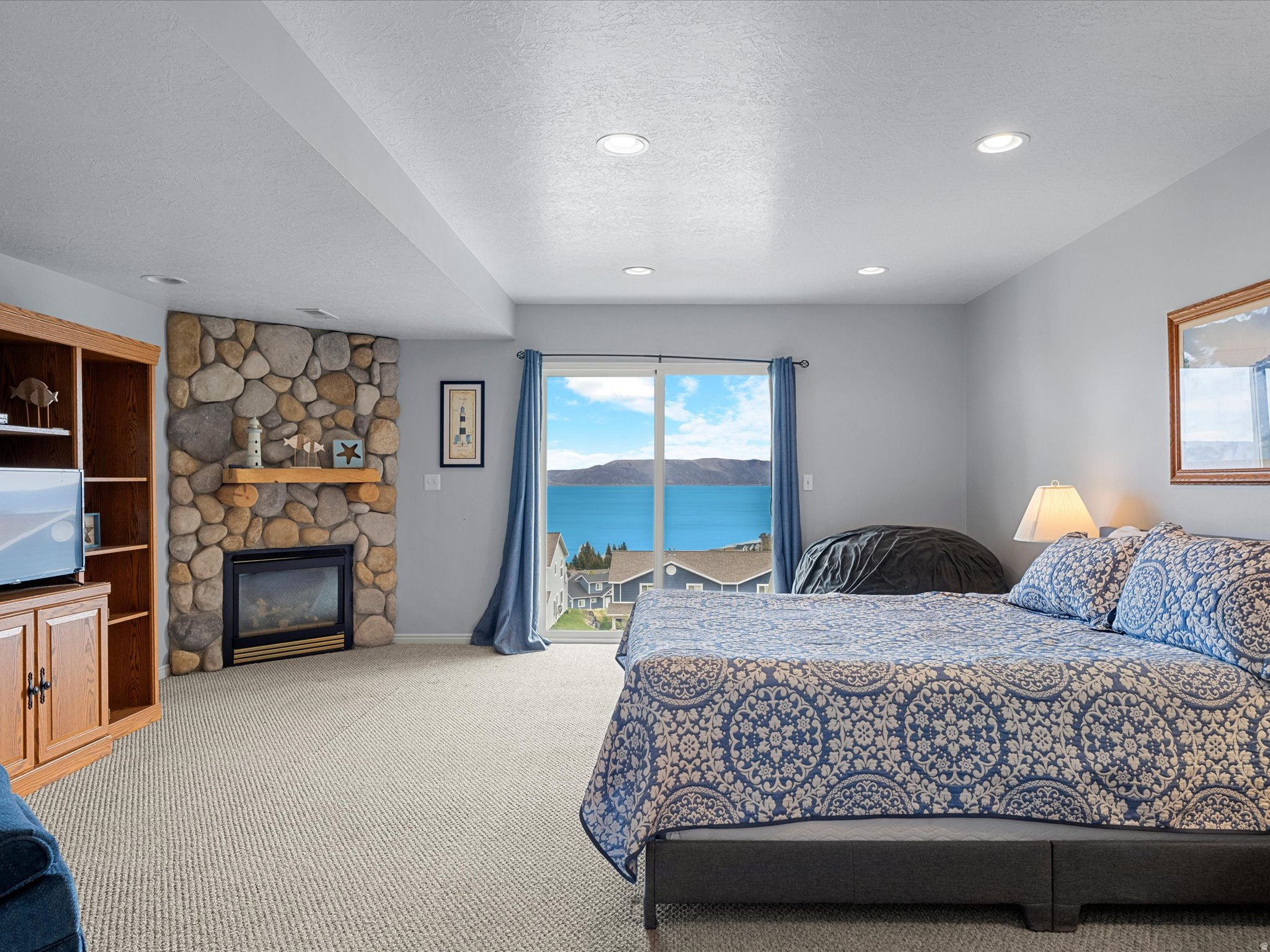 HARBOR VILLAGE - Residential